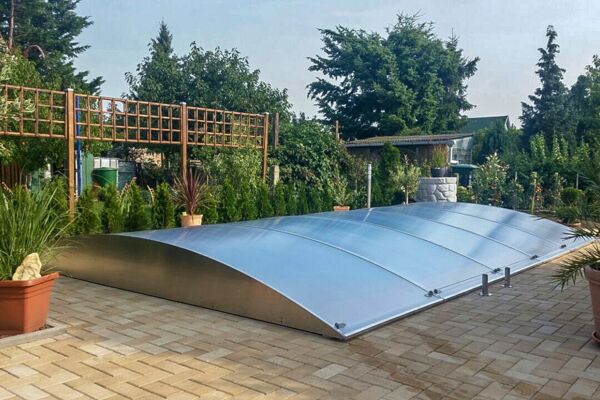 FlexiRoof se caractérise par sa conception esthétique. Les matériaux de qualité et le design plat garantissent un aspect attrayant.