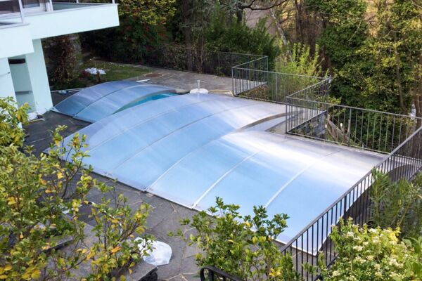 Pour les formes de picine flexibles Qu'il s'agisse de piscines rondes, angulaires ou poligonales, qu'elles soient grandes (largeur jusqu'à 12 m) ou petites, FlexiRoof s'adapte de manière flexible.